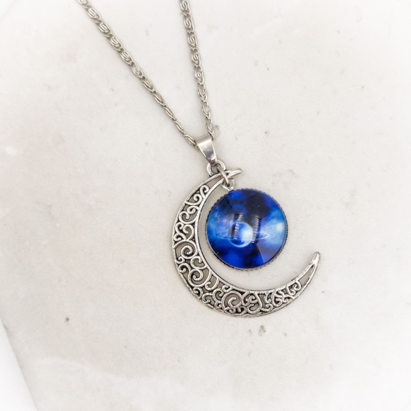 Moon and planet necklace - Picture 2 of 3
